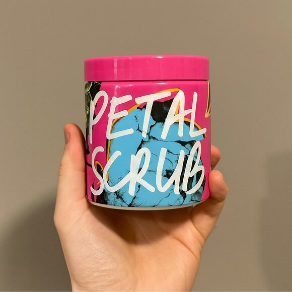 Victoria’s Secret Bombshell Petal Scrub Smoothing Body Polish 10oz NWT Discontin - Picture 1 of 4